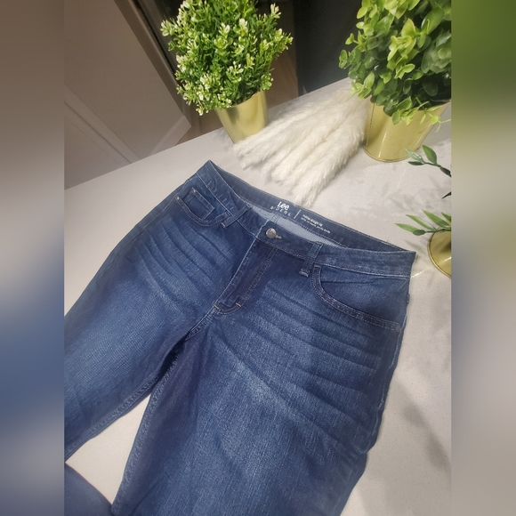 NWOT LEE RIDERS Très beau jeans neuf extensible de style bootcup, jambes droites - Picture 2 of 6